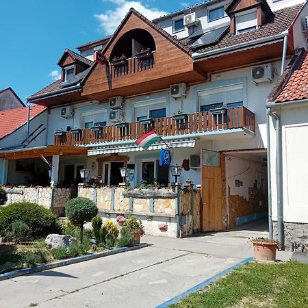 Lenzl'S Panzio Bed & Breakfast Szigetvar Exterior photo