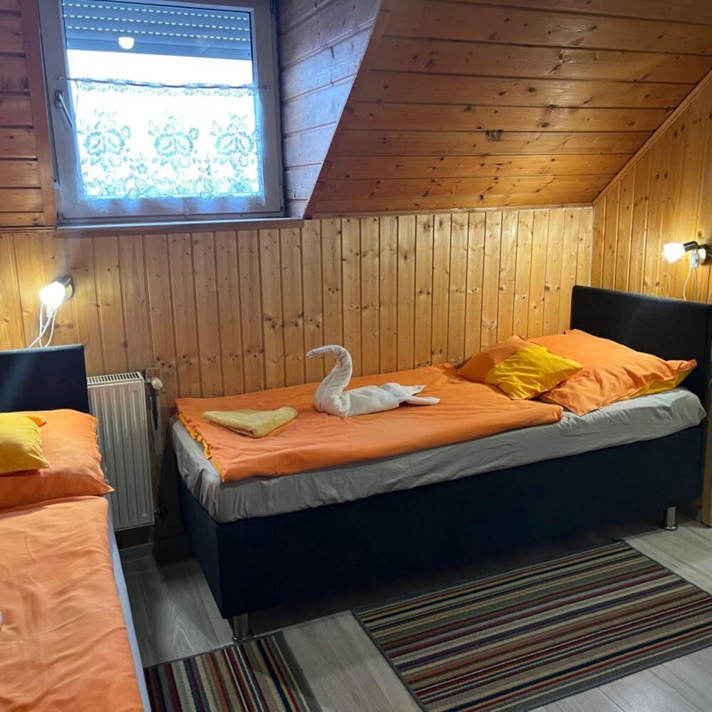 Lenzl'S Panzio Bed & Breakfast Szigetvar Exterior photo