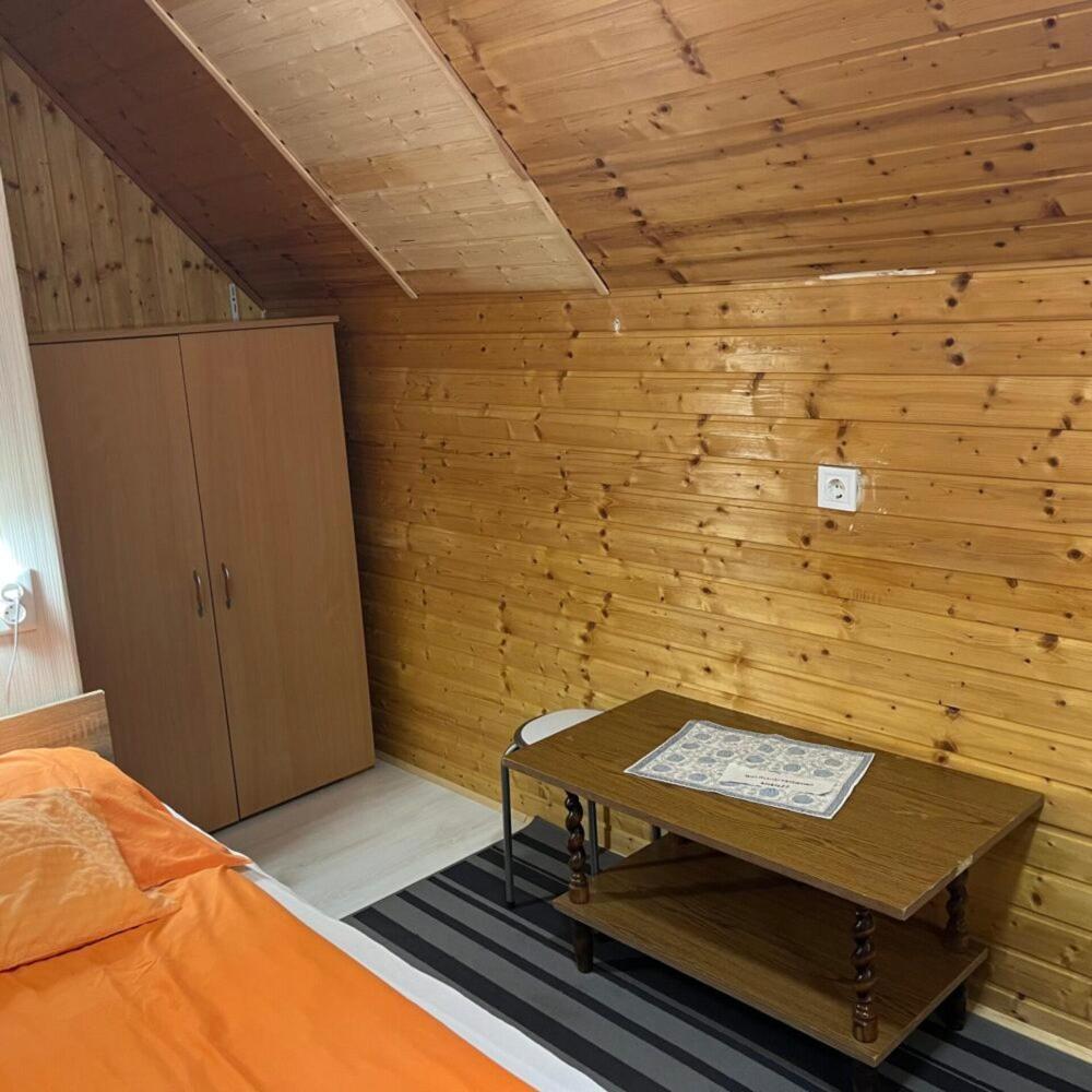 Lenzl'S Panzio Bed & Breakfast Szigetvar Exterior photo