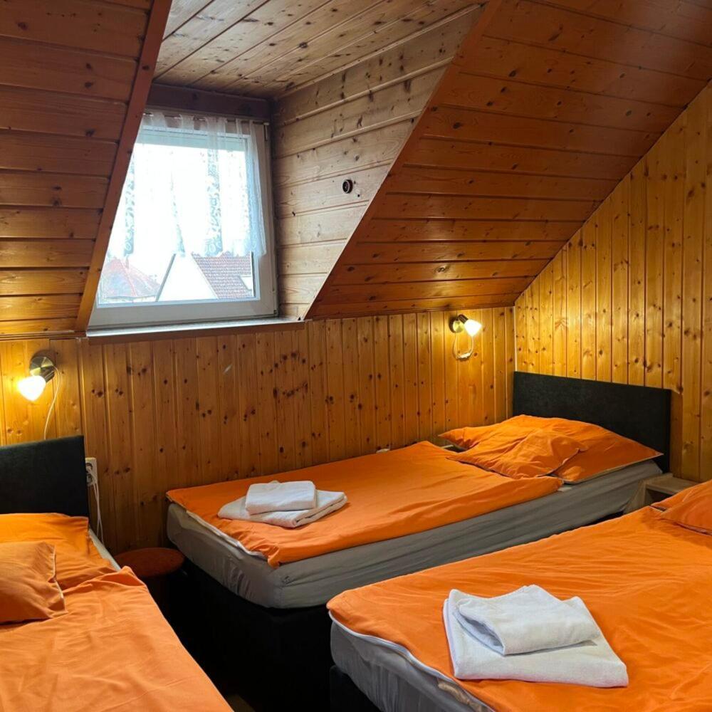 Lenzl'S Panzio Bed & Breakfast Szigetvar Exterior photo