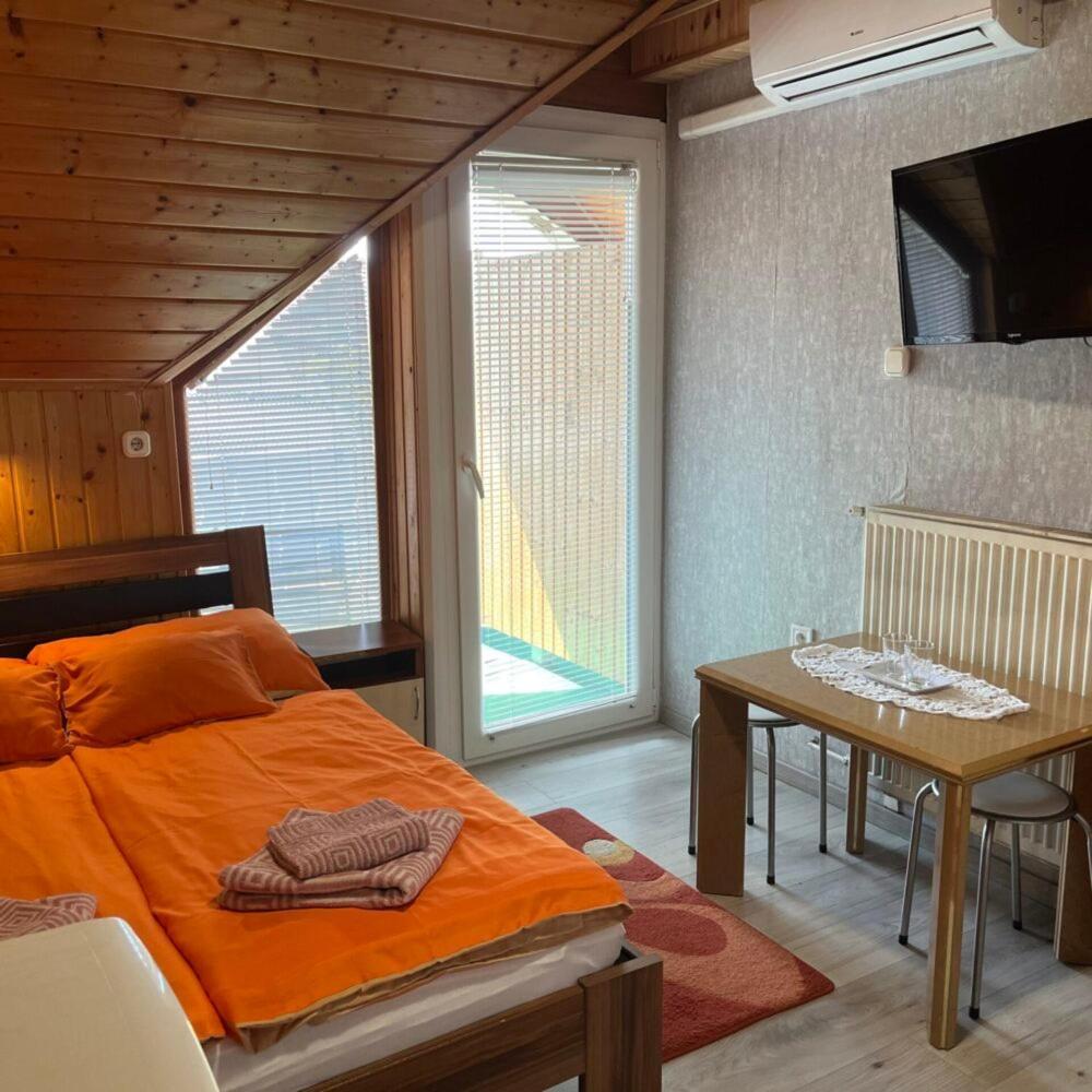 Lenzl'S Panzio Bed & Breakfast Szigetvar Exterior photo