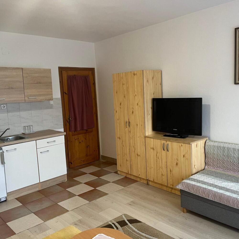 Lenzl'S Panzio Bed & Breakfast Szigetvar Exterior photo