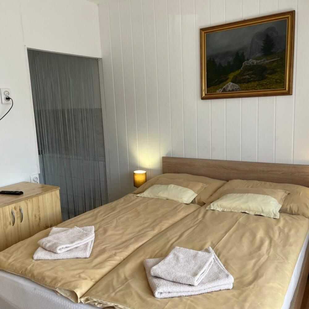 Lenzl'S Panzio Bed & Breakfast Szigetvar Exterior photo