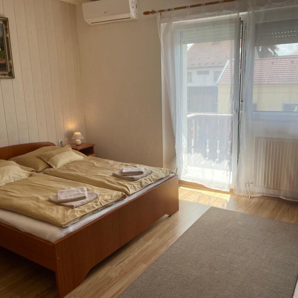 Lenzl'S Panzio Bed & Breakfast Szigetvar Exterior photo