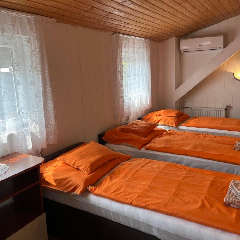 Lenzl'S Panzio Bed & Breakfast Szigetvar Exterior photo