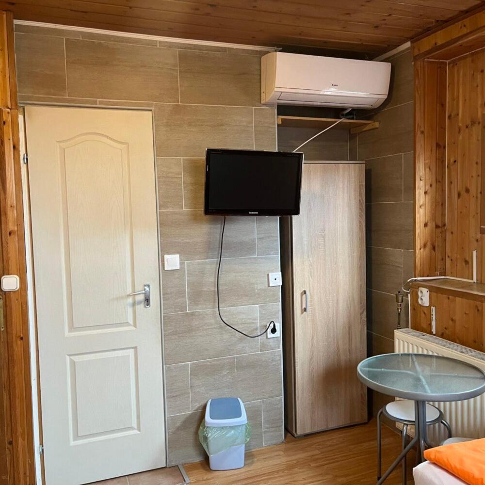 Lenzl'S Panzio Bed & Breakfast Szigetvar Exterior photo